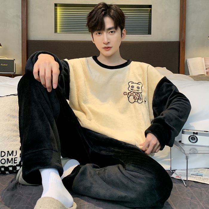 Pijamas de franela para hombre, invierno 2025, forro polar coral grueso, tallas grandes, aptos para usar en exteriores, conjunto para estar en casa, exportación.