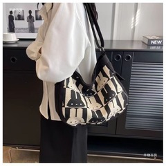 女性用の大容量キャンバスバッグ、トレンディな新しいファッションウサギのクロスボディバッグ、大学生の授業用布バッグ、女性用の耐久性のあるバッグ