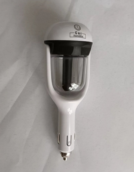 Car humidifier car household air purifier atomized spray and aromatherapy car sterilization deodorization and odor removal