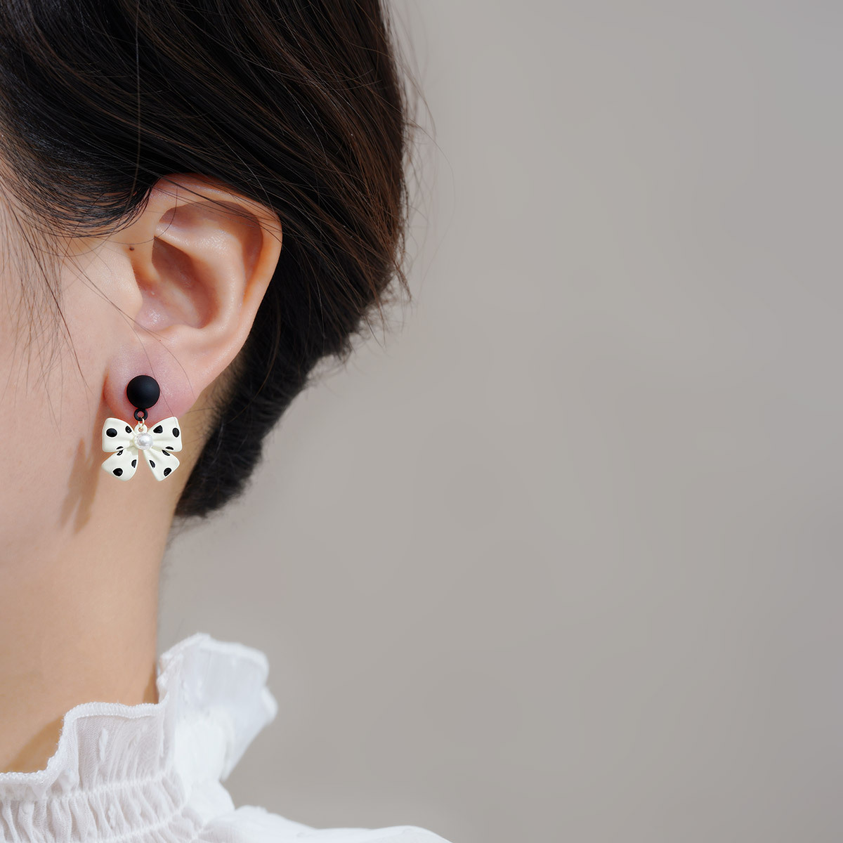 Women'S Gender Korean Fashion Simple Spray Paint Feminine Milky White Dot Bow Earrings