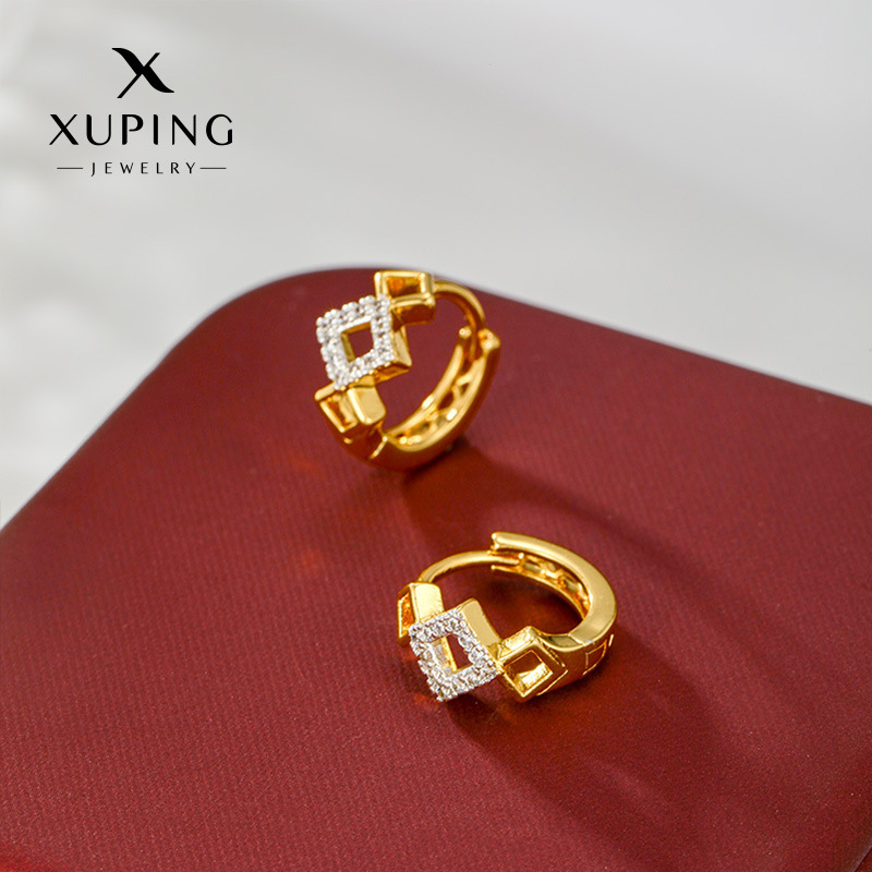 Xuping Europa y los Estados Unidos aleación transfronteriza chapado 24k piedras preciosas artificiales geométricas pernos de orejas de diamante ligeros de lujo orejas personalizadas