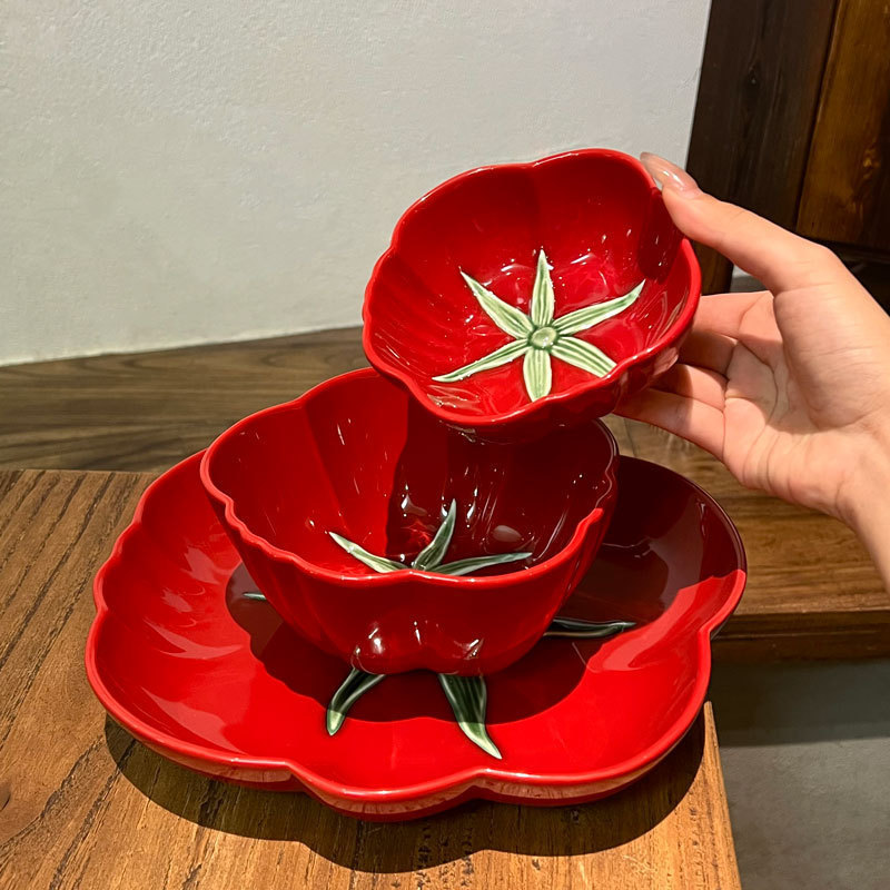 Red tomato-shaped ceramic bowl and plate set, featuring creative embossed floral designs, perfect for serving fruit or as a dipping dish, a stylish and attractive dining set for home use Red tomato-shaped ceramic bowl and plate set, featuring creative embossed floral designs, perfect for serving fruit or as a dipping dish, a stylish and attractive dining set for home use