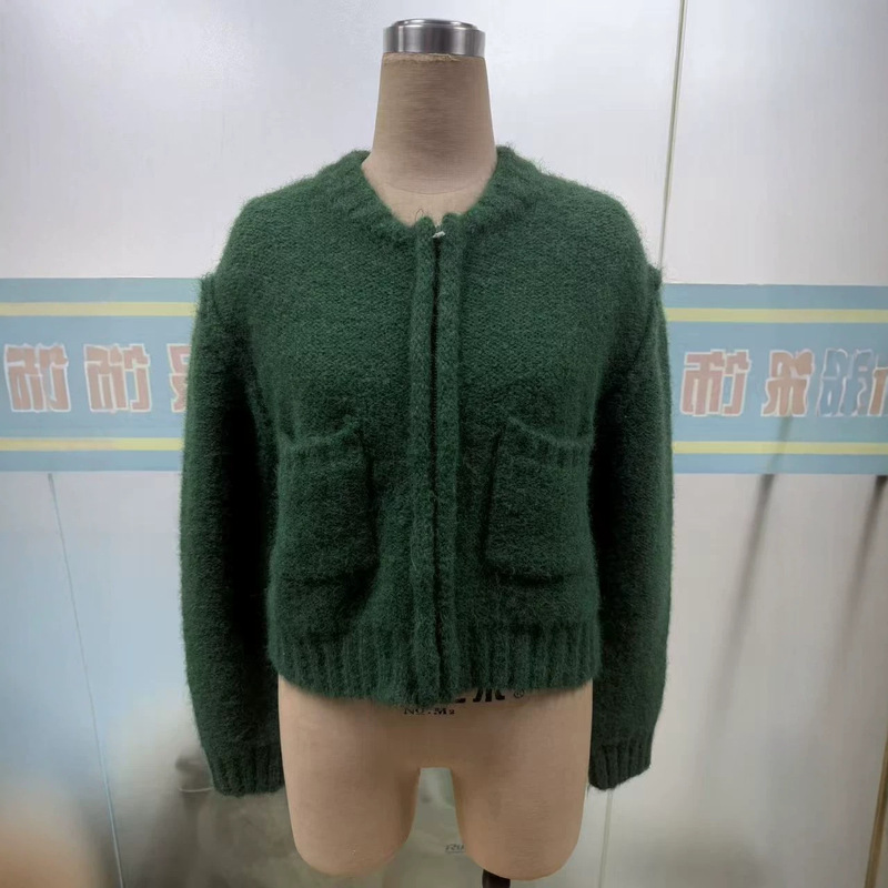 Women's Knitwear Custom Factory, Retro Green Plush Short Cardigan, Oem Production of Sweaters from Provided Pictures and Samples Women's Knitwear Custom Factory, Retro Green Plush Short Cardigan, Oem Production of Sweaters from Provided Pictures and Samples