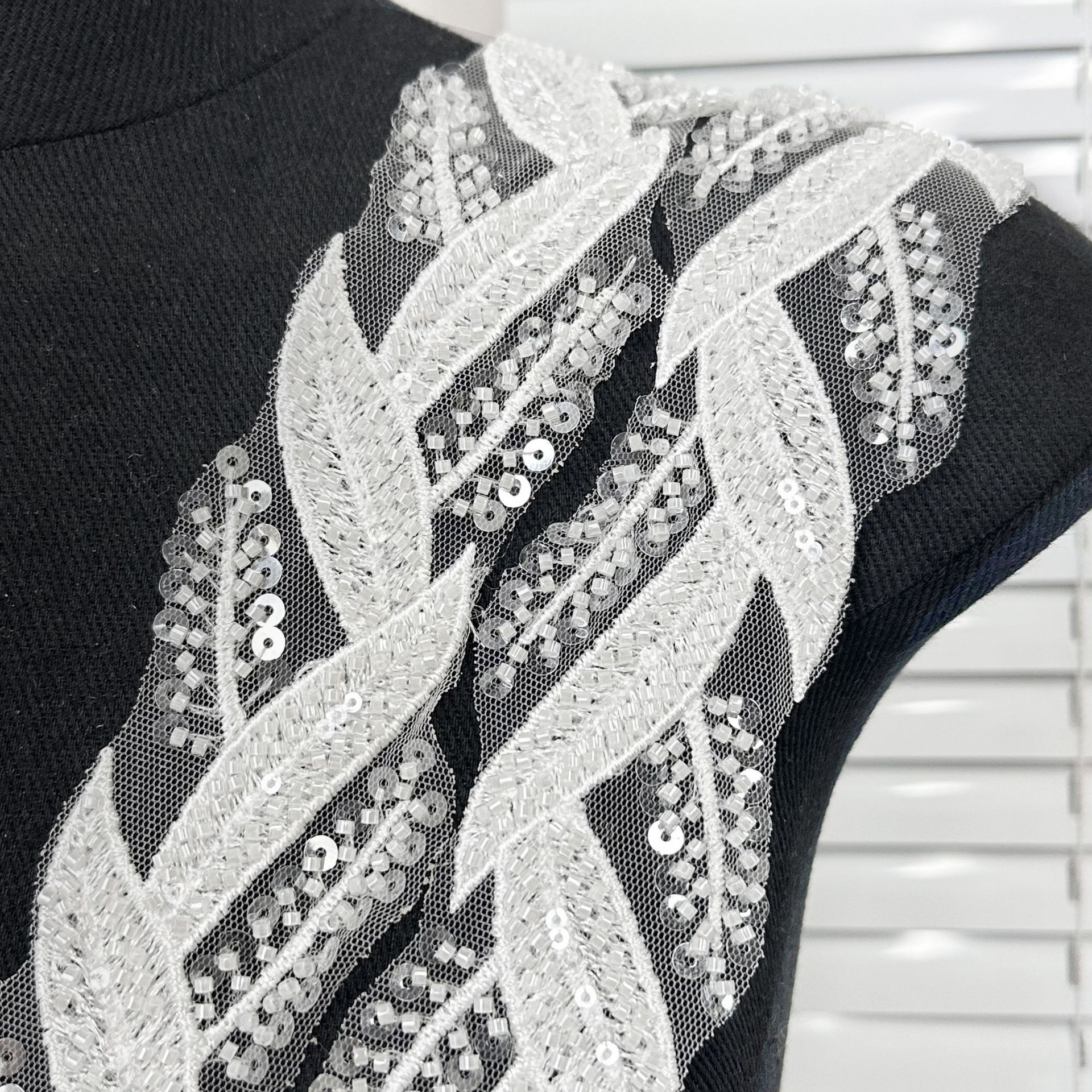 Máquina de bordado de tubo de perlas accesorios de ropa de código de barras hojas de olivo bordado de perlas de código de barras malla hilo de encaje ancho textil comercio exterior image 4