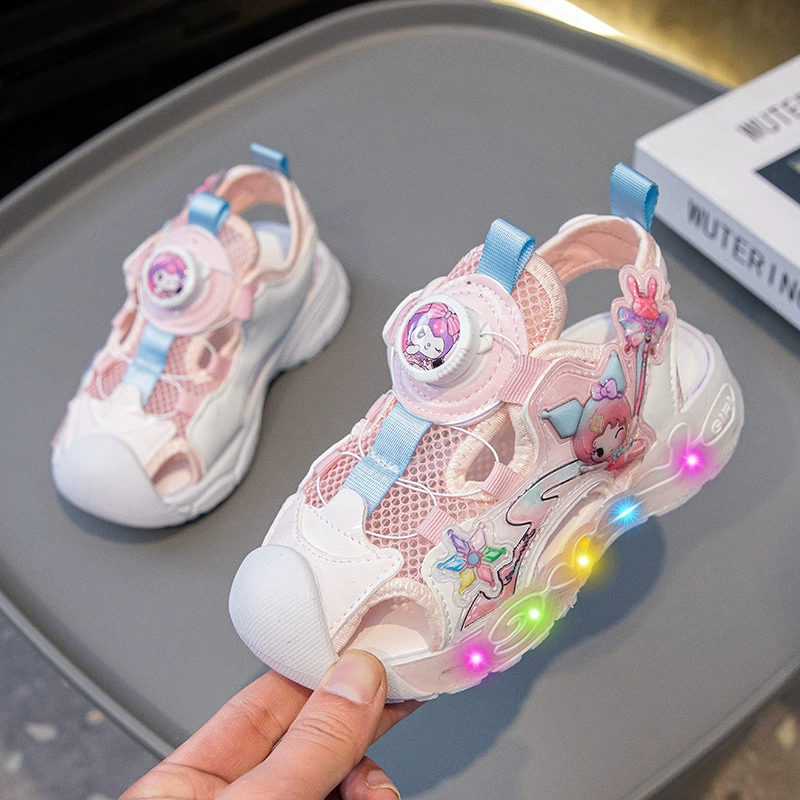 Детские летние босоножки для девочек 2025 года, закрытые, светящиеся, дышащие, с вращающейся кнопкой, спортивные, принцессы