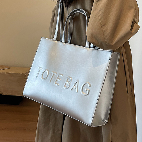 Large Capacity Women's 2024 New Simple and Versatile Single Shoulder Crossbody Bag with Quality Handle for School and Commuting Tote Bag