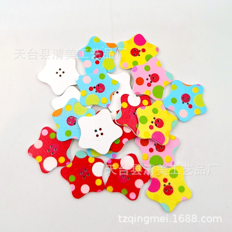 30mm lindo fondo blanco de lunares estrella de cinco puntas de madera natural de los niños botón estrella pintada de madera artesanía decorativa