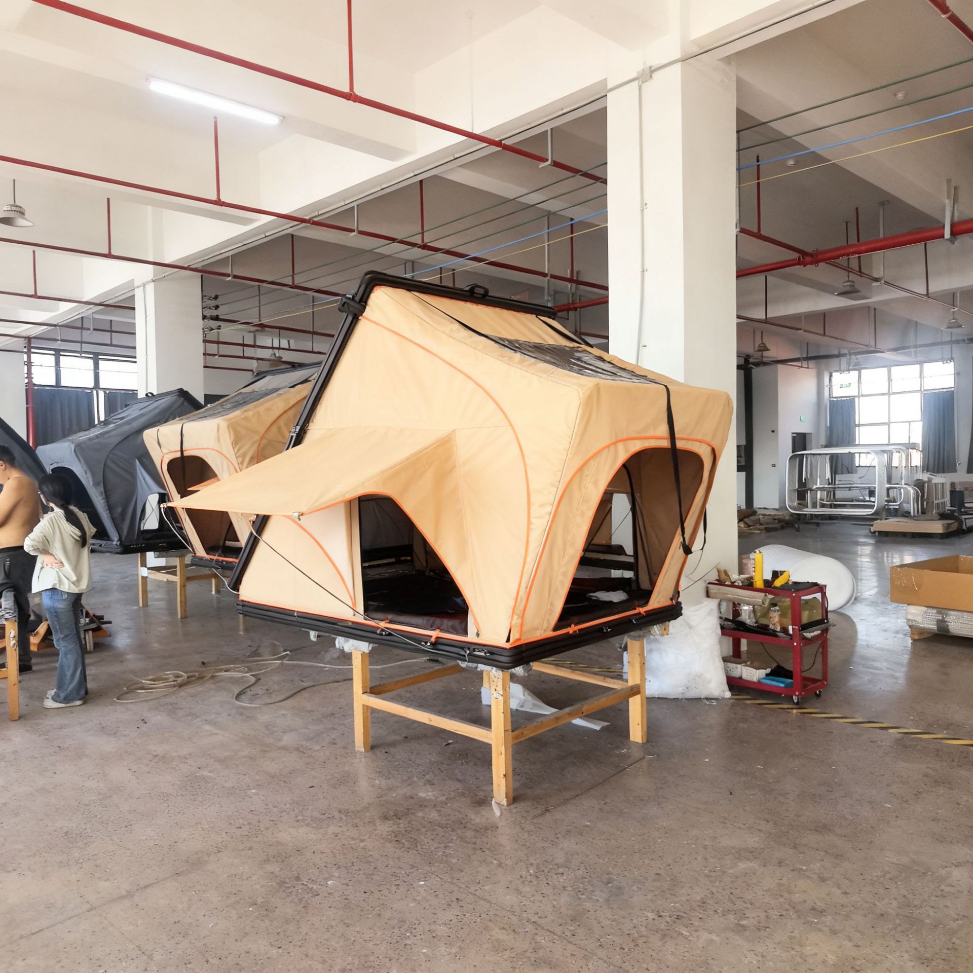 Tabla personalizada de aleación de aluminio triangular carpa de techo de alta velocidad SUV carpa de vehículo todoterreno duro carpa de techo duro