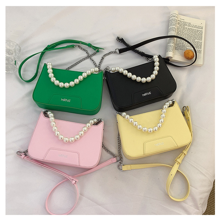 Women 2022 New Fashion Pearl Chain Portable Shoulder Messenger Bag display picture 2