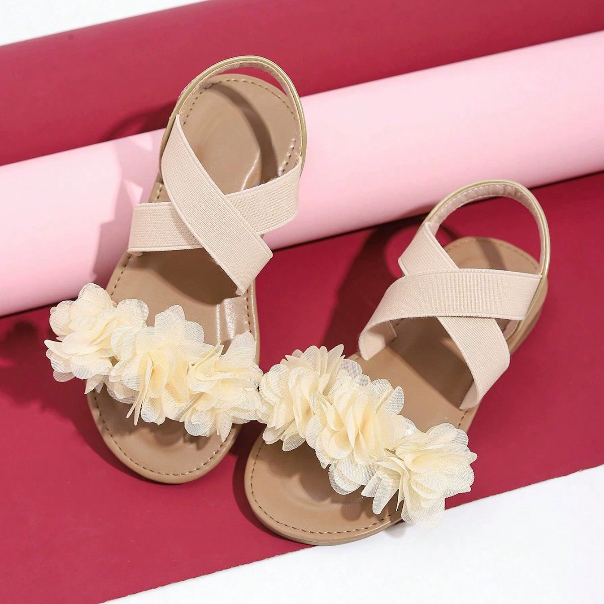 Трансграничная внешняя торговля Xiao Xiangfeng иностранная мягкая подошва девушка принцесса сандалии нишевые цветы кроссовки дизайн плоской подошвы