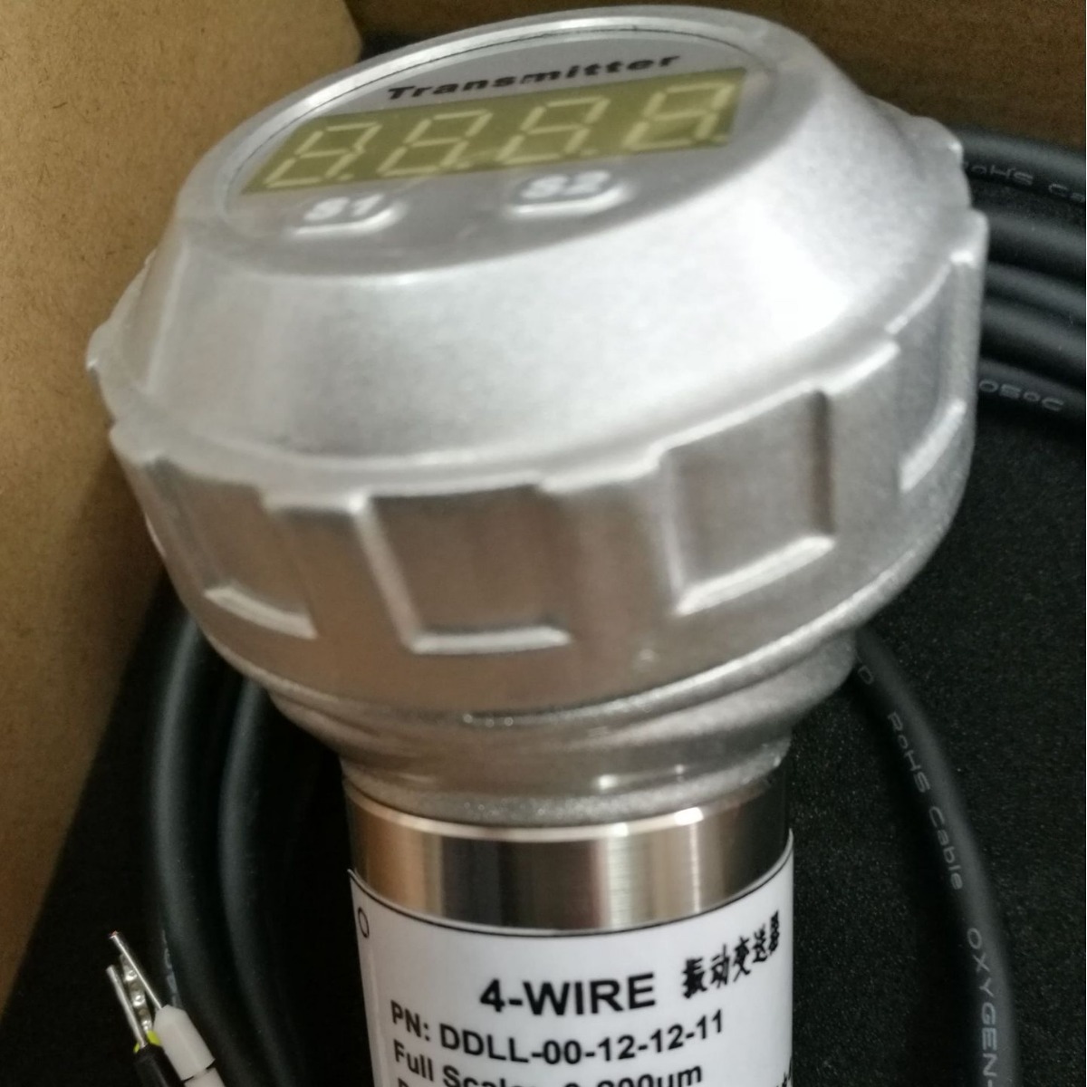 一体式振动变送器DDLL-00-12-12-11带显示0-200um  24vdc 二线制