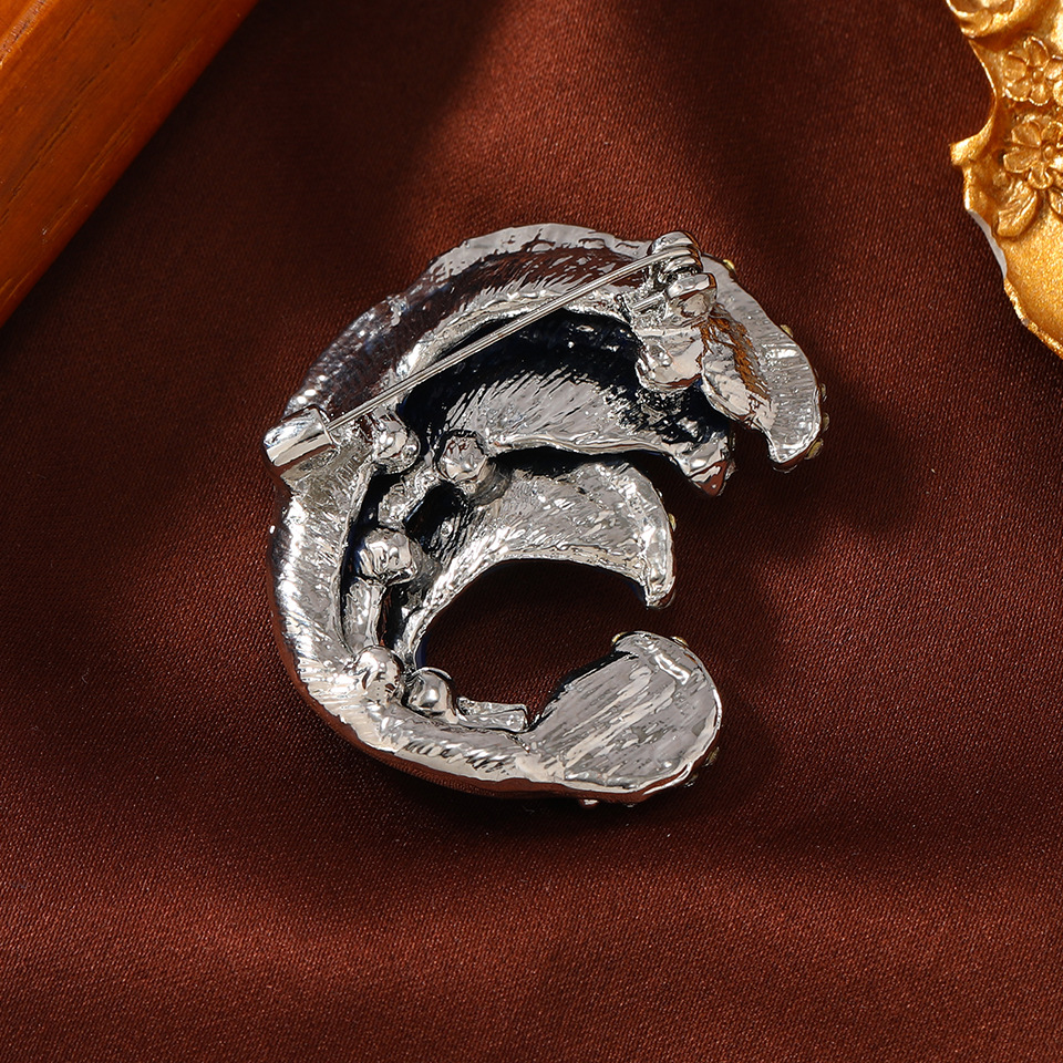 Elegant Wave Shape Brooch For Women Retro Style Suit Accessory_voghion.com
