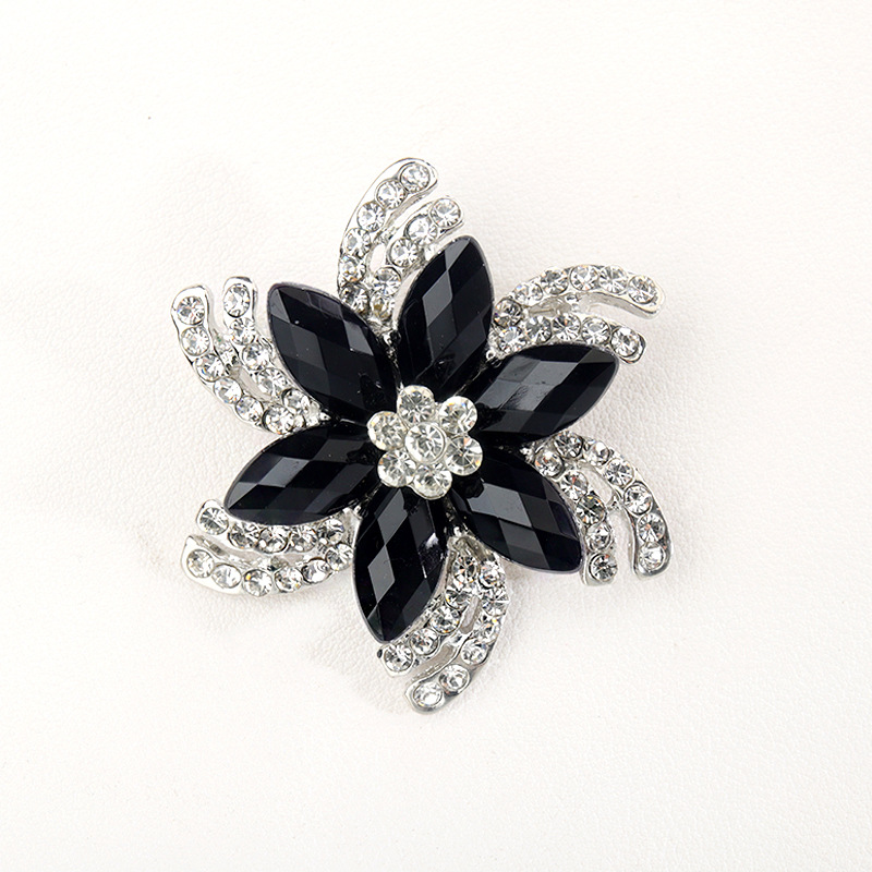 Flower Pattern Unisex Gender Vintage Style Pin Flower Alloy Plating Inlay Rhinestones Unisex Brooches