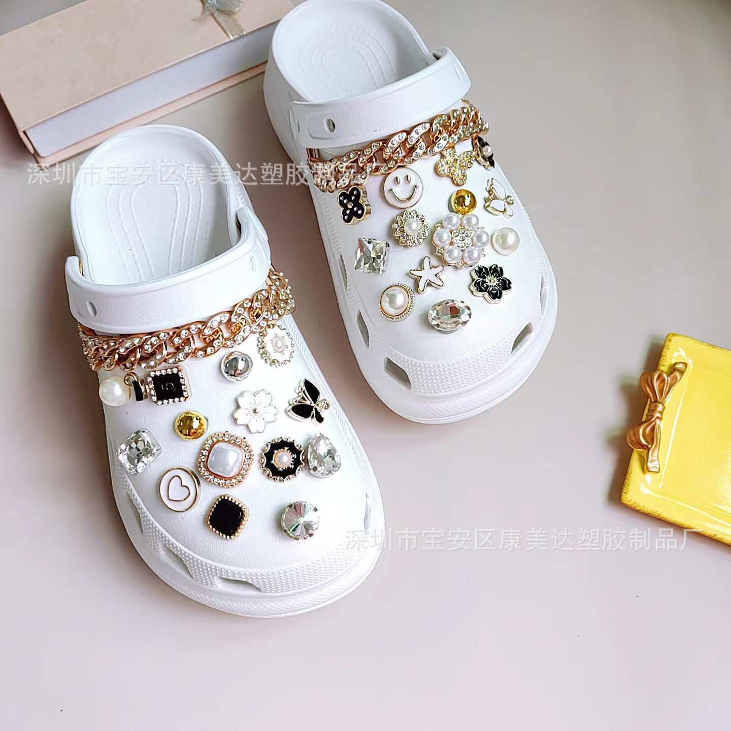 K34-30 조각 세트 나비 다이아몬드 향수 병 작은 액세서리 + 모조 다이아몬드 체인 (신발 제외)