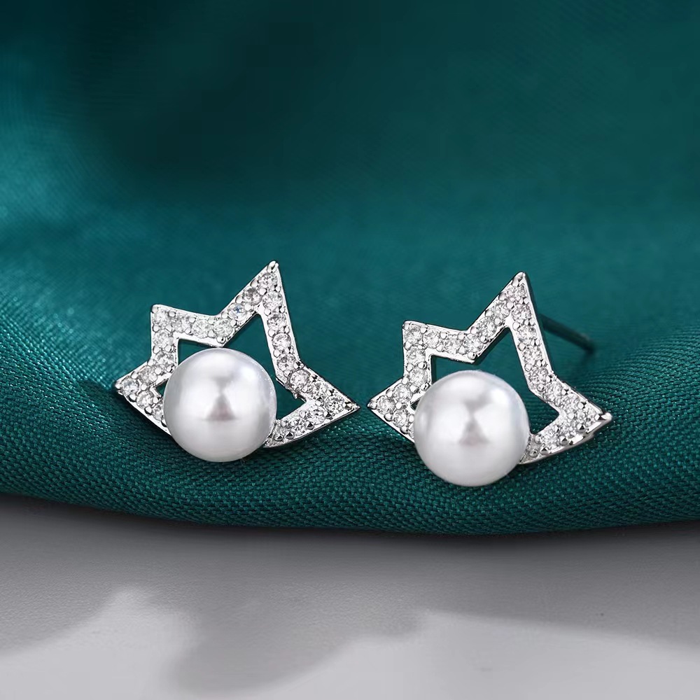 1 Pair Sweet Maple Leaf Plating Hollow Out Inlay Copper Rhinestones Pearl Ear Studs display picture 4