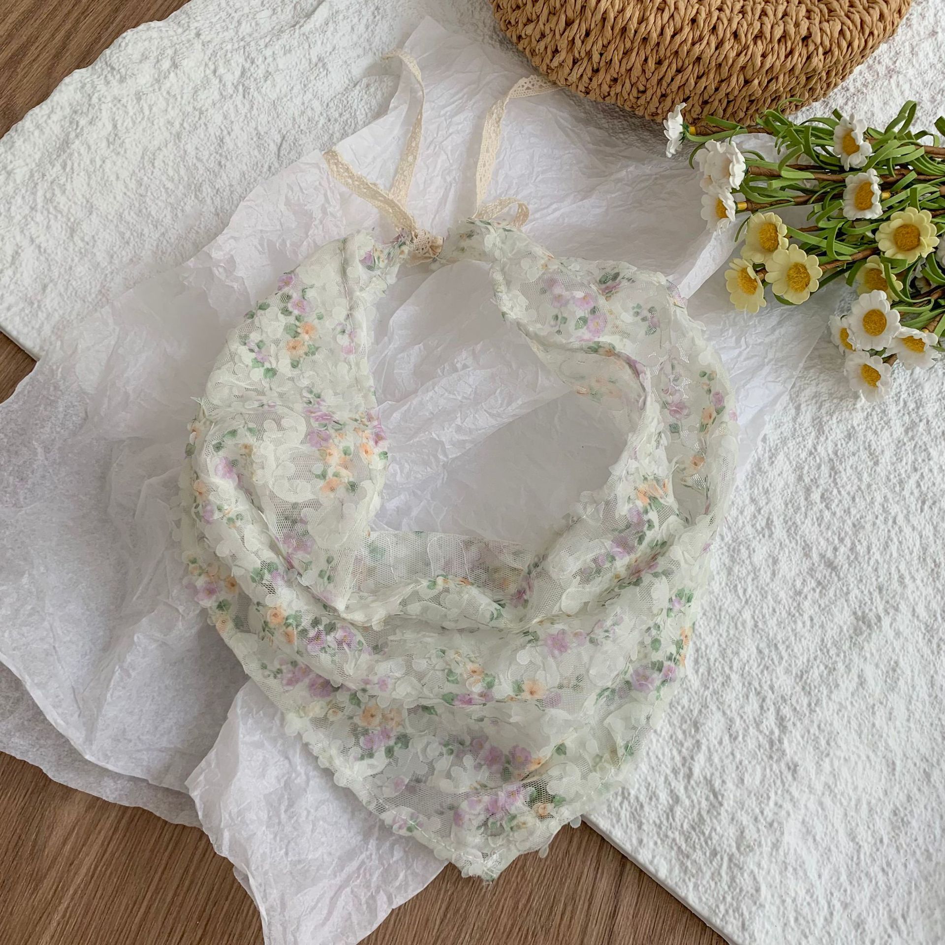 Bufanda triangular, bufanda de seda pequeña estampada para mujer, sentido avanzado, nueva versión coreana, bufanda pequeña de encaje decorativo, pañuelo en la cabeza, cinturón para el cabello, cabello atado