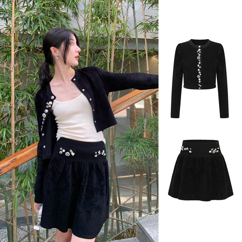 24 Autumn and Winter Black Long Sleeve Short Colorful Button Fun Button Knitted Short Cardigan Skirt Suit Designer Women