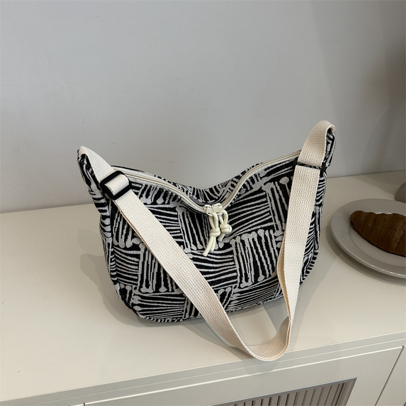 Cloth Bag Large Capacity Bag Women's Autumn 2024 New All-match Canvas Bag Crossbody Bag Lazy Style Commuter Dumpling Bag Cloth Bag Large Capacity Bag Women's Autumn 2024 New All-match Canvas Bag Crossbody Bag Lazy Style Commuter Dumpling Bag