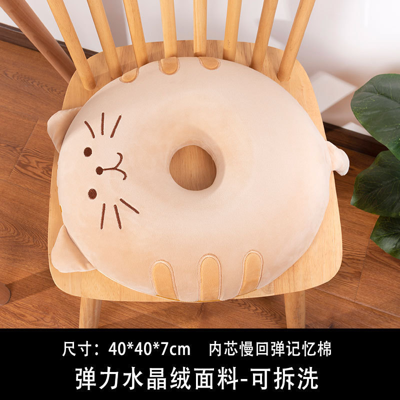記憶綿の厚い座布団の畳の椅子のお尻のクッションの中に透かし彫りのスポンジを敷いて食事の椅子の事務室の腰掛けの円形を敷きます。|undefined