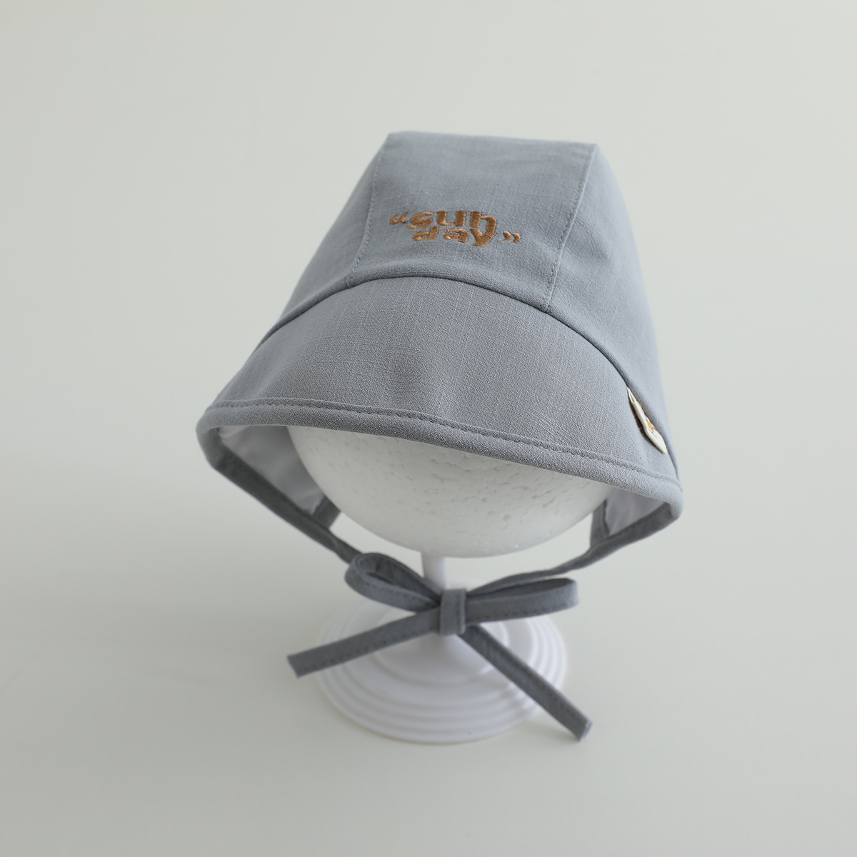 Sombrero para bebés primavera y otoño delgado correa sólida coreana Baotou sombrero de corte sombrero de sombra de sol recién nacido puerta de chimenea sombrero de neumático marea