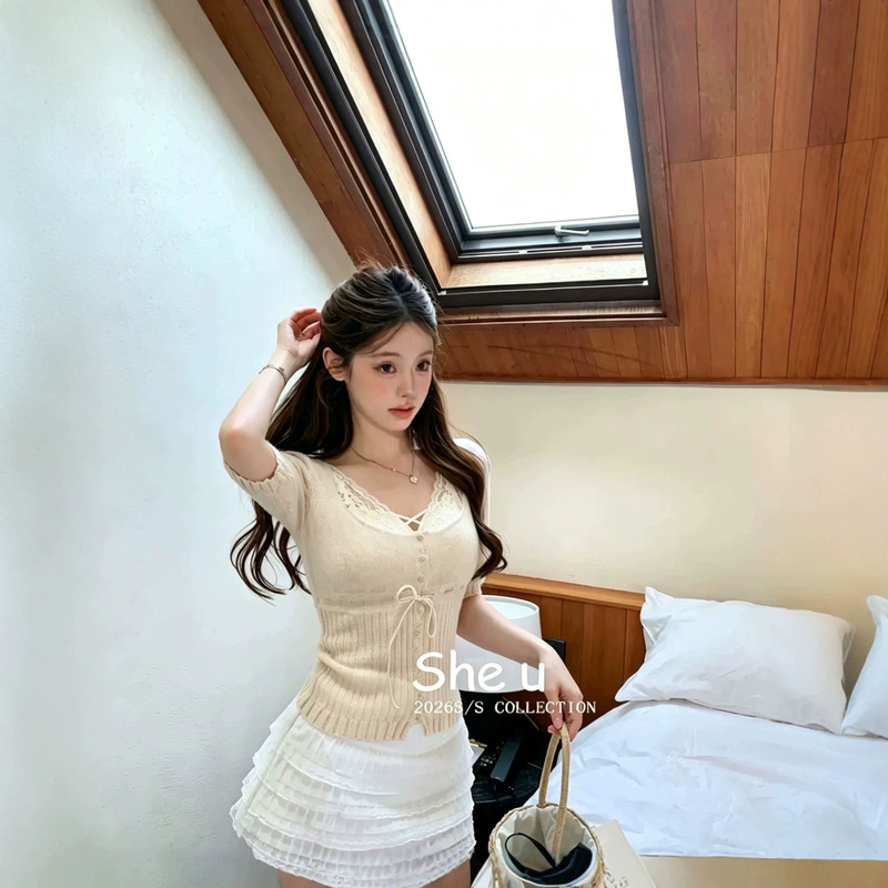 She U Thirteen Lines Pure Desire Hot Girl Style Large U-Neck Waist-Cinching Knitted Sweater 2026 Early Spring Layered Waist-Cinching Wool Top She U Thirteen Lines Pure Desire Hot Girl Style Large U-Neck Waist-Cinching Knitted Sweater 2026 Early Spring Layered Waist-Cinching Wool Top