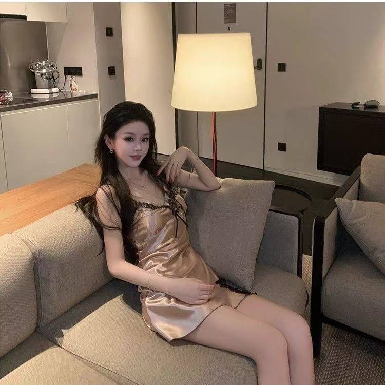 Ice Silk Satin V-Neck Camisole Nightdress Set with Chest Pads, Champagne One Size — detail image 2