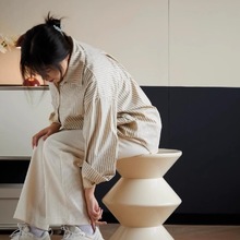 网红设计师矮凳小户型家用客厅换鞋坐凳北欧ins创意塑料沙漏凳子