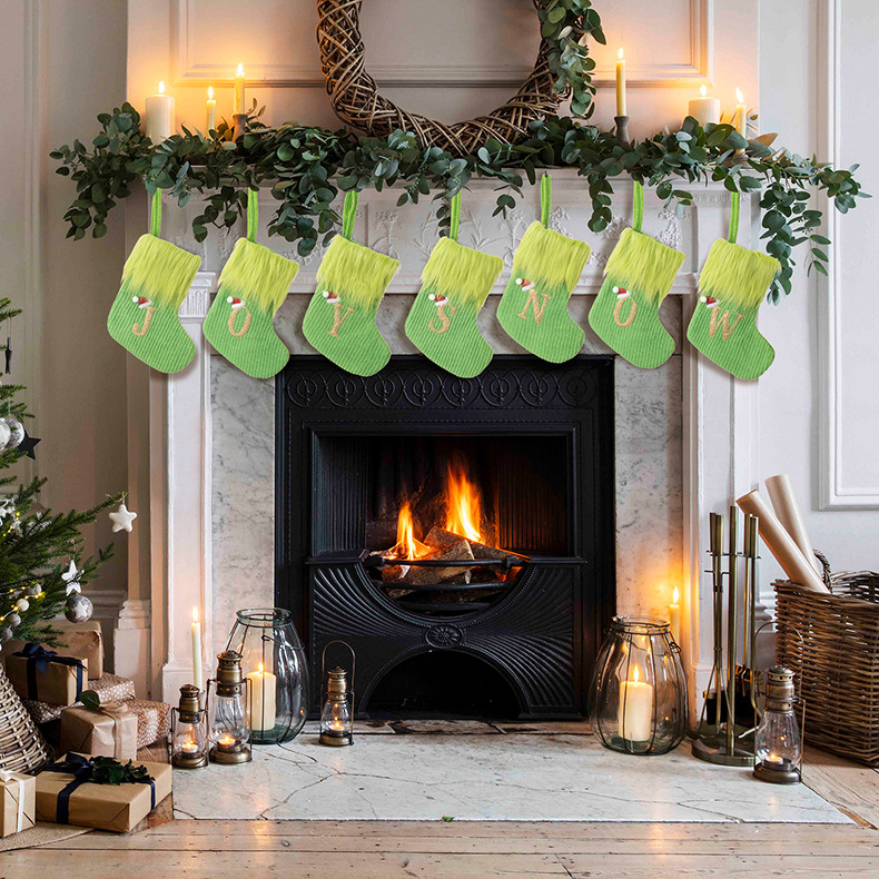 Julepynt grøn strikket bogstav julesokker DIY navn hjemmevedhæng_voghion.com