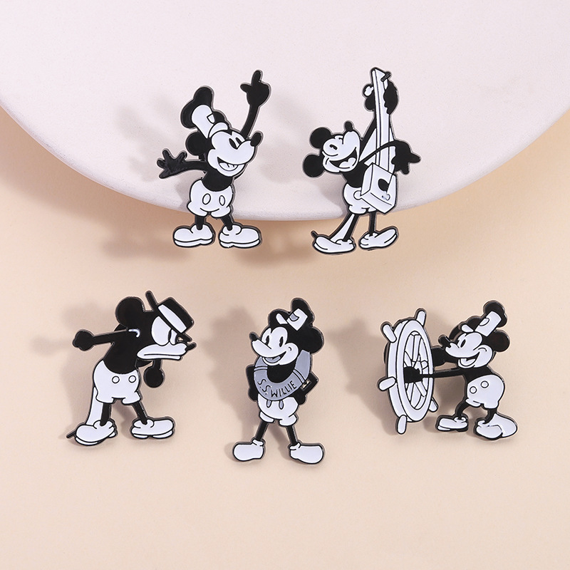 European and American classic animation black and white Mickey cartoon character brooch first generation Mickey Mouse student bag badge accessories European and American classic animation black and white Mickey cartoon character brooch first generation Mickey Mouse student bag badge accessories