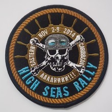 东莞绣花厂高品质布贴绣花标自粘胶定制夜光线章绣片补丁锁边背胶