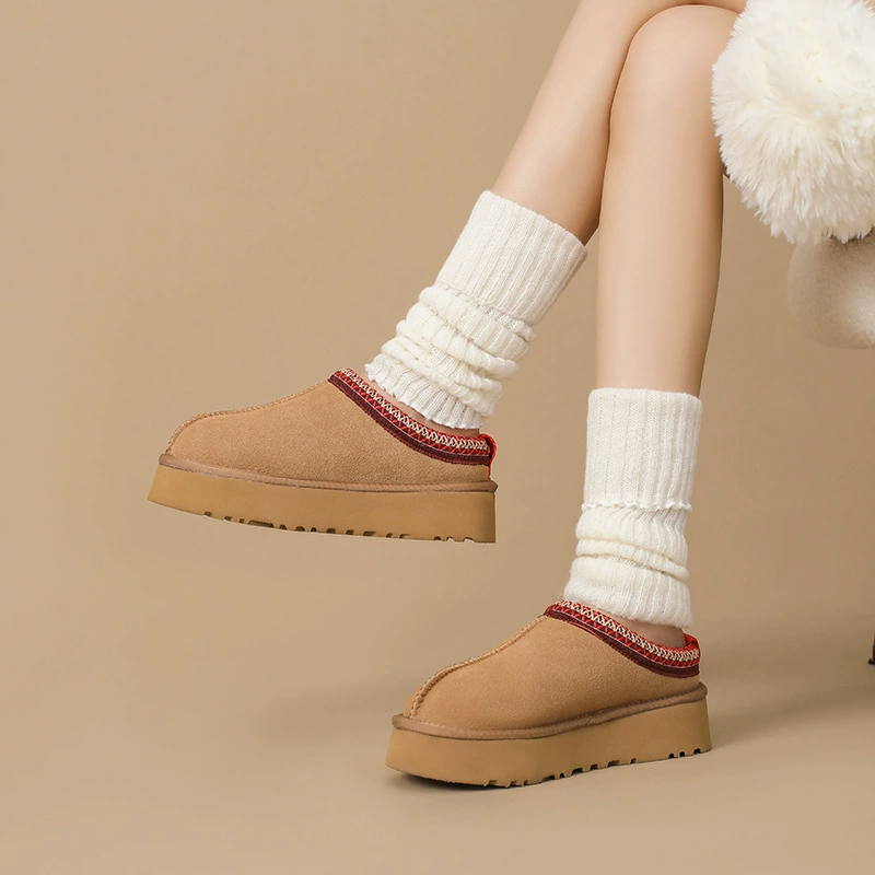 [Готовый запас] Шерстяные тапочки, новинка 2025 года, зимние меховые ботинки на толстой подошве из мягкой кожи для женщин, на флисовой подкладке и утолщенные.