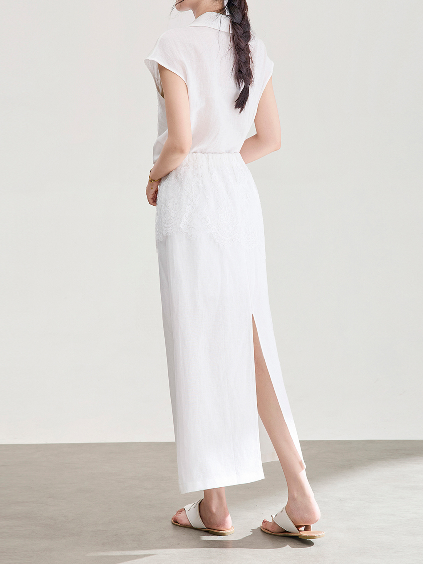 Chân váy midi ren xếp ly cạp cao xẻ tà sau — màu đen