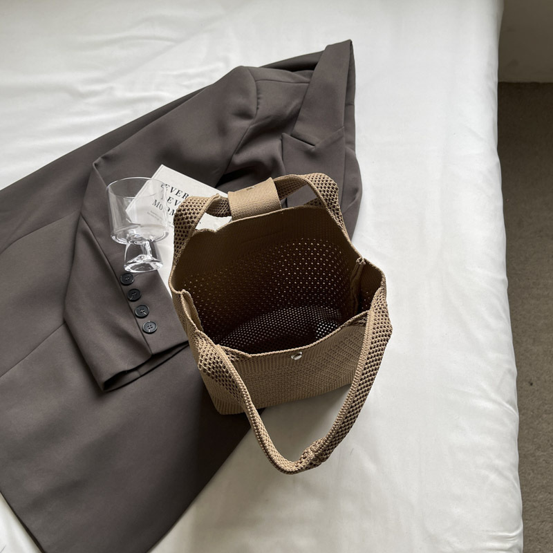 A new stylish tote bag with simple letters for casual shopping, featuring a niche Instagram style for going out undefined