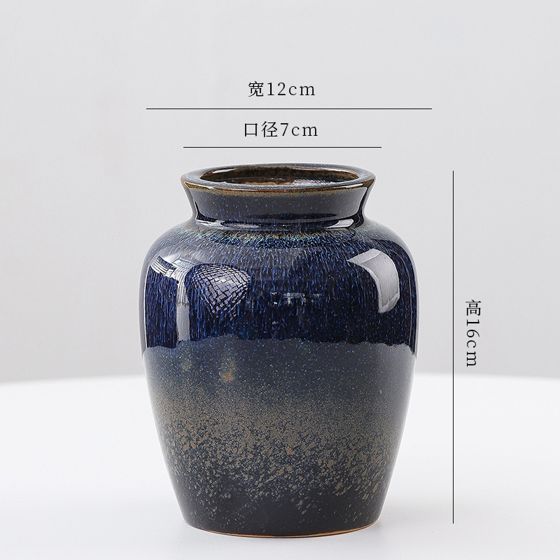 汝窯花瓶陶磁器中国式高級感民宿ホテルに生花を挿します。|undefined