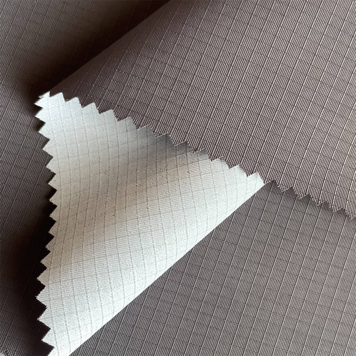 【秋冬限定】尼龙塔丝隆格子白胶PU涂层面料 户外登山冲锋衣面料