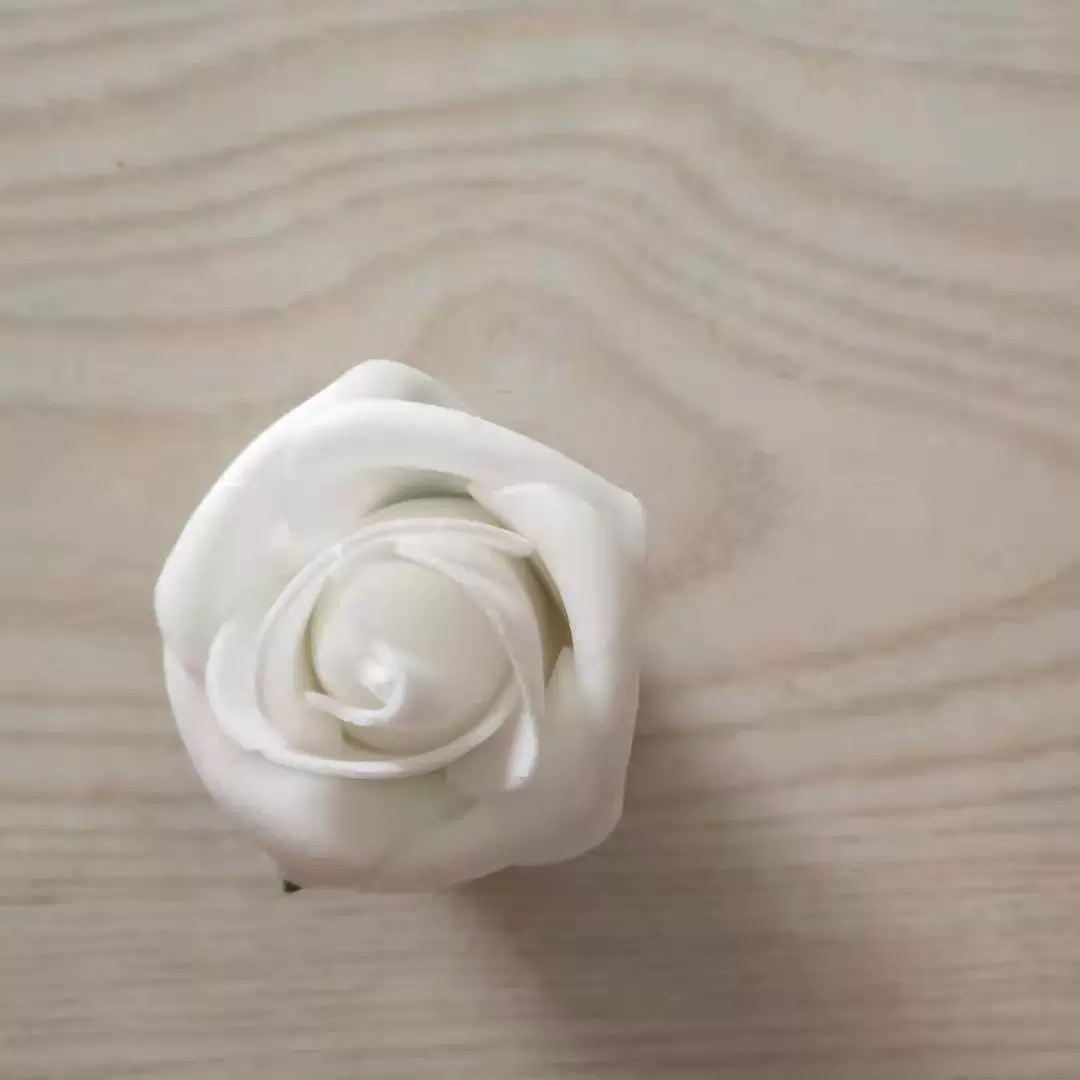 现货供应中国风4-5厘米带杆大朵PE玫瑰花新娘手捧花卷边PE仿真花