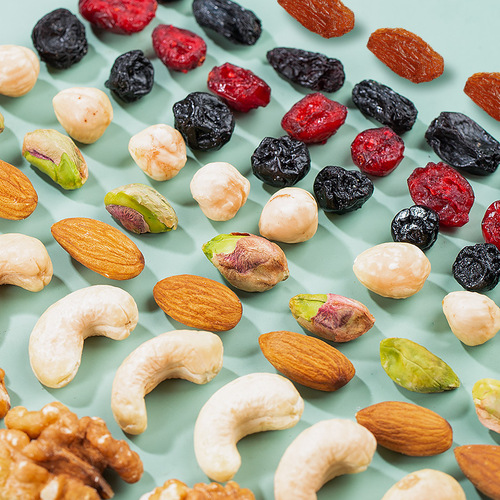 Daily nut gift box whole box wholesale independent small bag new year gifts mixed nuts and dried fruits snacks manufacturer