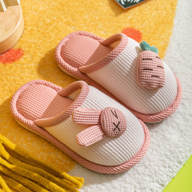 Invierno zapatillas de algodón para niños, niños y niñas, padres e hijos, bolsas de dibujos animados lindas, tacones antideslizantes para bebés en el interior, zapatillas de lana casera