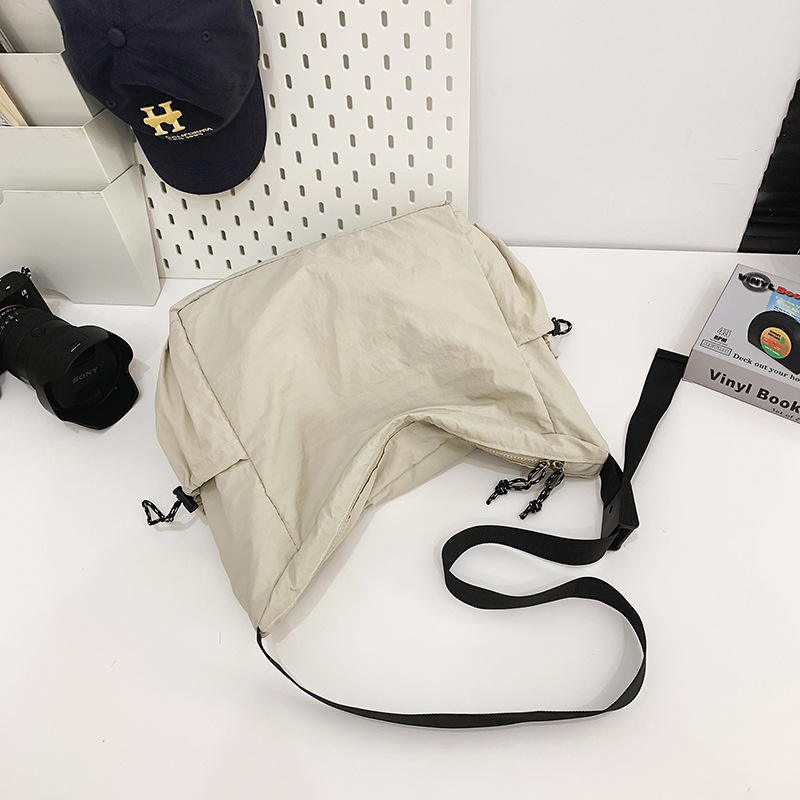 2025 bolsos de hombro, bolsos de mujer hechos a sí mismos, gran capacidad, estilo perezoso, literatura y arte, sencillos bolsos de lavado de agua, bolsos de clase para estudiantes universitarios