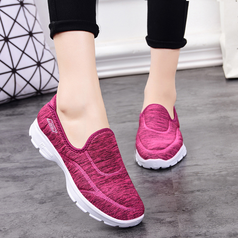 Zapatos de mujer nuevos zapatos de mujer de comercio exterior transfronterizo zapatos de mujer de mediana edad y ancianos caminando zapatillas casuales zapatos de tela de Beijing viejos zapatos de mujer zapatos de madre