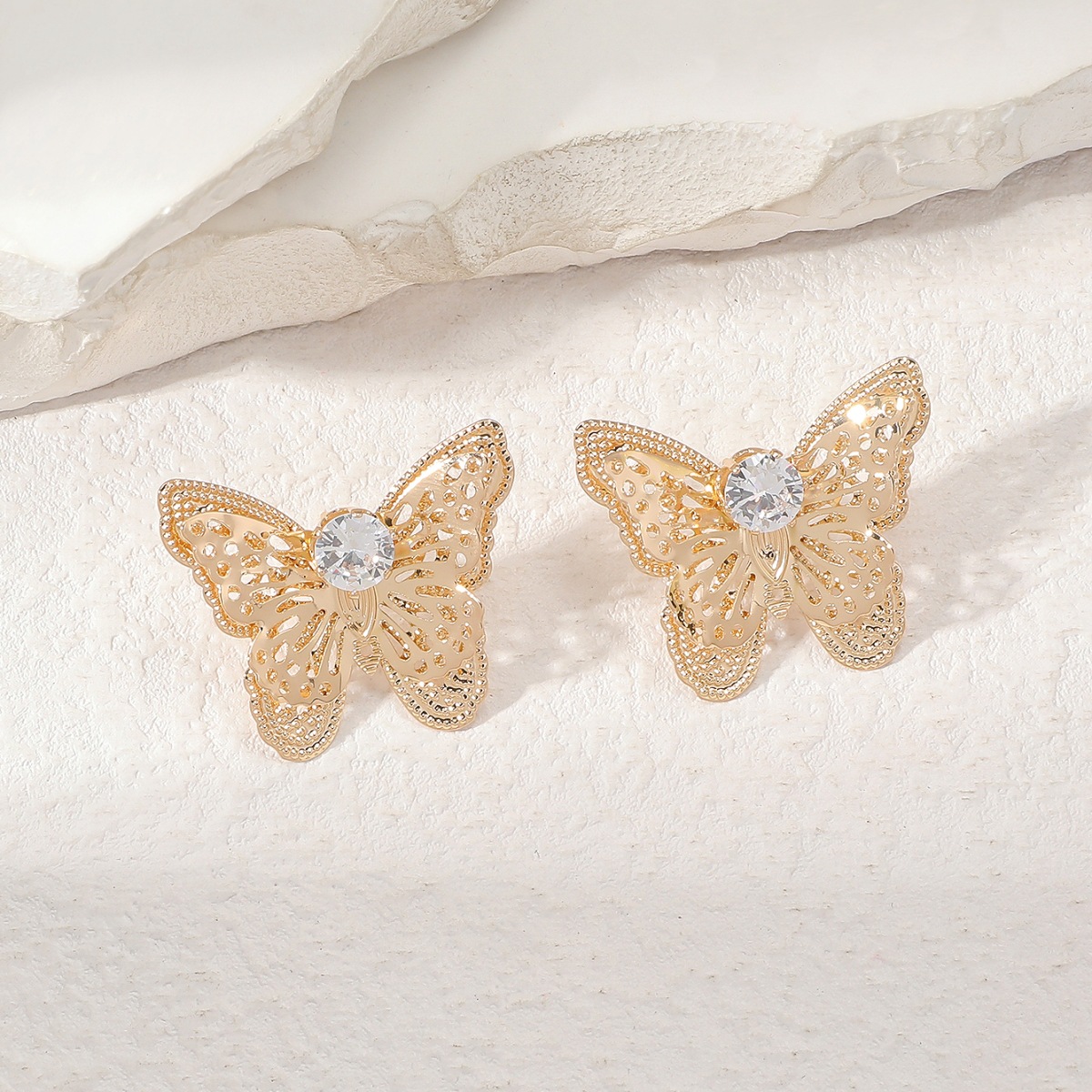 Moda europea y americana nueva mariposa de metal pendientes collares de joyería hip-hop personalidad conjunto de moda para mujeres accesorios exagerados