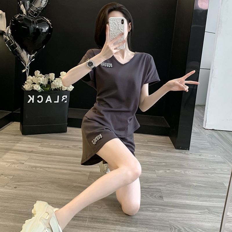 회색