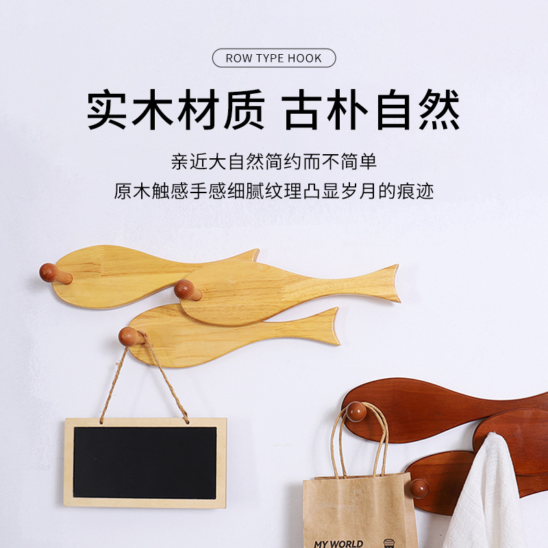 創意的な木のハンガーの魚の形の服のハンガーの客間の玄関は壁の服のフックを掛けます。|undefined