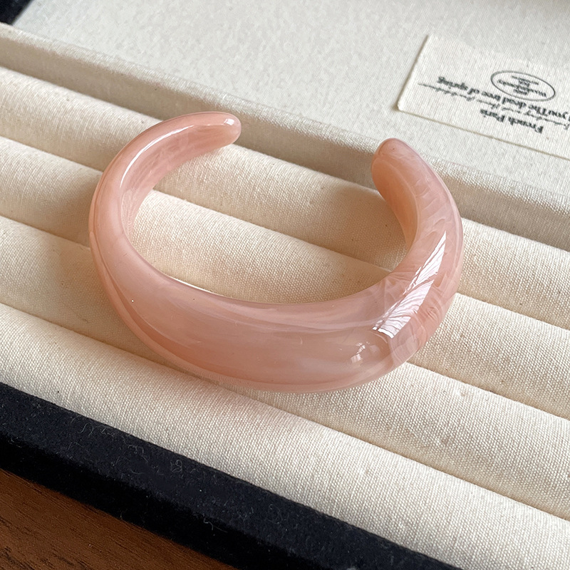 Pulsera de apertura geométrica florecientes de acrílico pulsera retro de todo fósforo de nicho, joyería de moda de alta gama de lujo ligero al por mayor