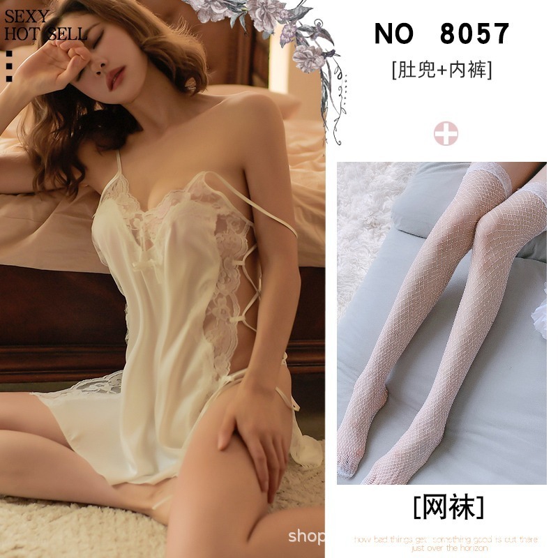 흰색 잠옷 + 흰색 스타킹
