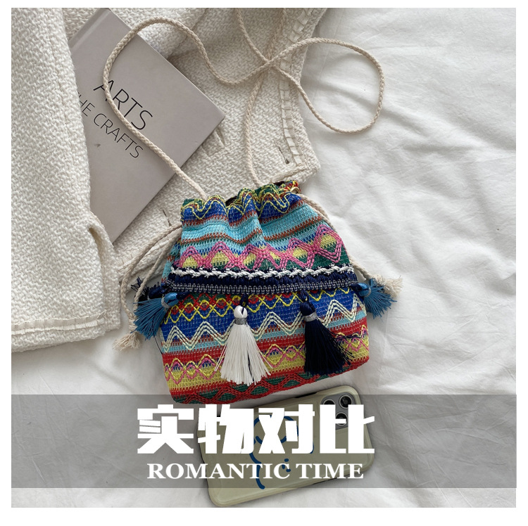 The 2022 new trendy and fashionable fringed bucket bag, a single-shoulder personalized crossbody bag with ethnic style Item Picture