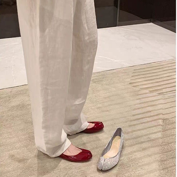Nuevo estilo de verano 2025 ~ Rhinestone de malla con un pie, zapatos individuales de punta dividida de fondo plano, zapatos de manitas de cerdo para mujer