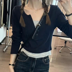 女性用フェイクツーピースコントラストカラースプライシング長袖Tシャツ、2025年秋デザイン、スリムフィット、ショート、右肩、トレンディなブランドボトムスシャツ