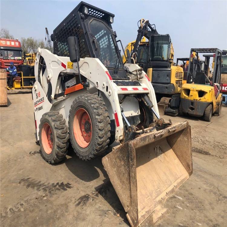 出售山猫S18滑移式装载机，城市道路清扫机