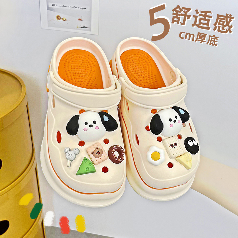 Nueva calidad de bricolaje, zapatos con agujeros, mujeres al por mayor, 2025, uso de verano, fondo grueso de dibujos animados, pisando mierda, sandalias Baotou, cabello